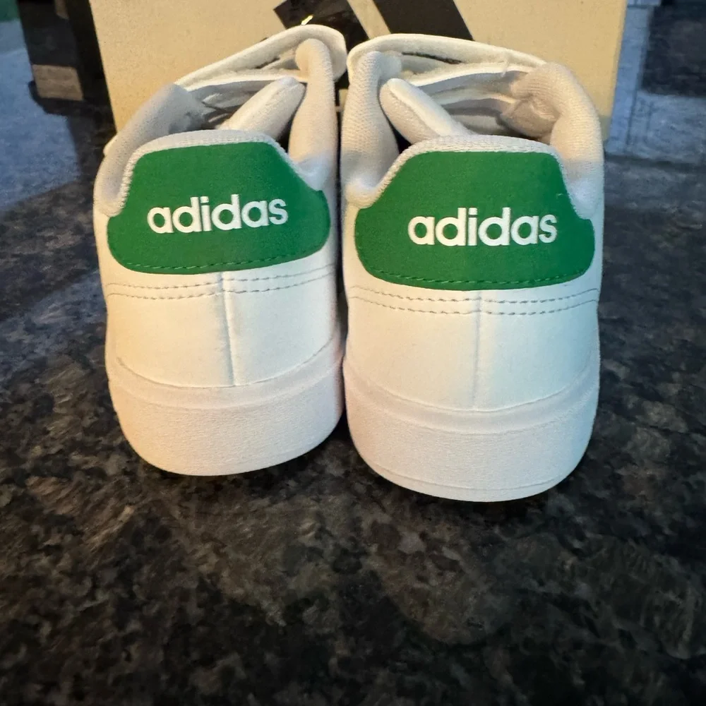 adidas ie9019 Kids Advantage Base 2.0 Tennis Court Kids Shoes Size 2 White Green